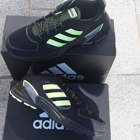 Adidas - Picture 2 of 8